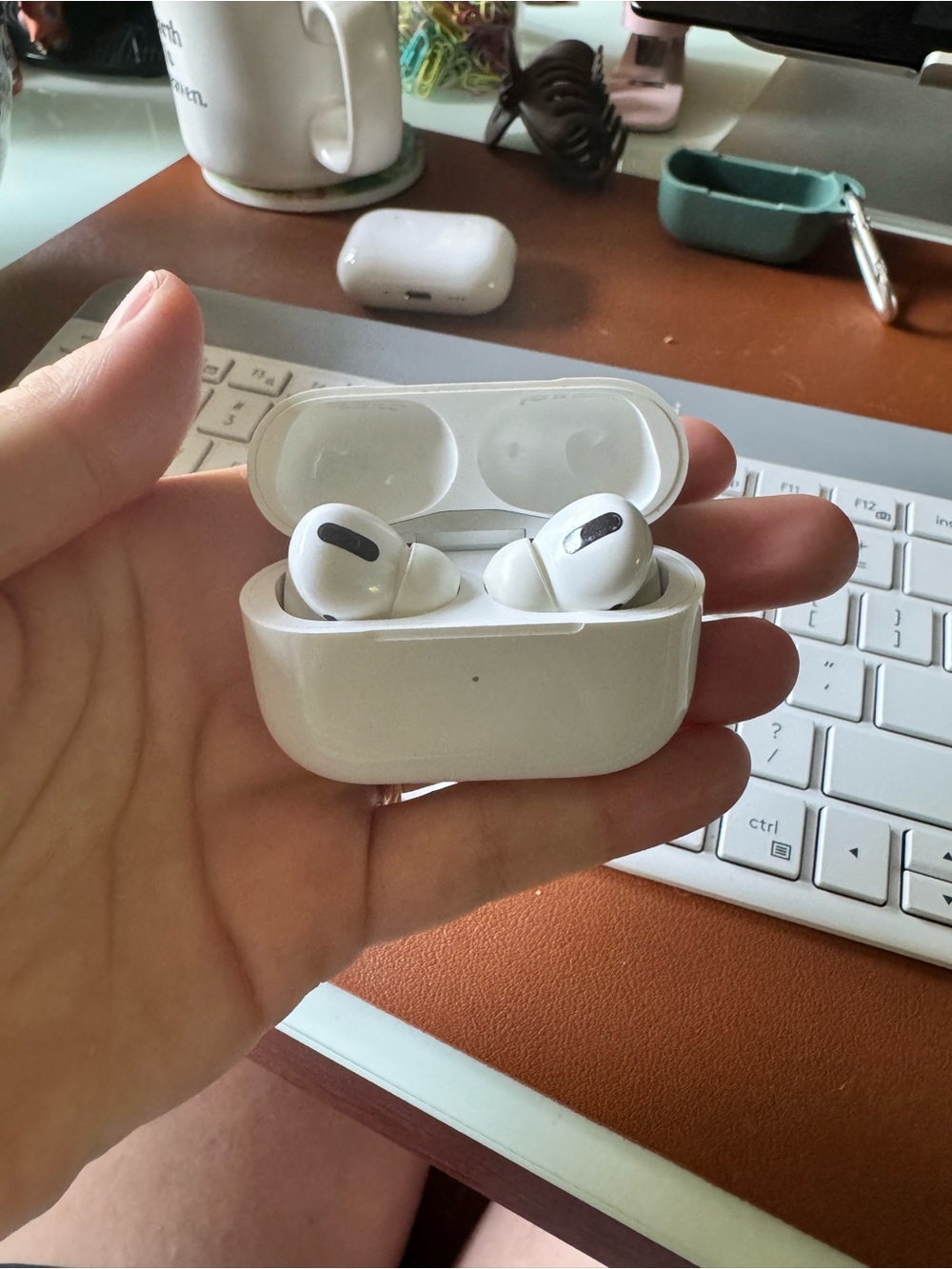 AirPods Pro 1st Gen - Great Condition - Picture 4 of 6